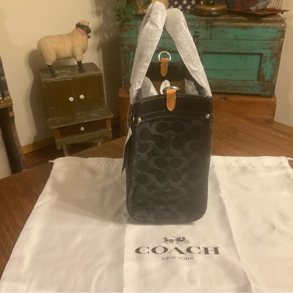 Coach Field Tote 22 NWT! - Picture 4 of 11